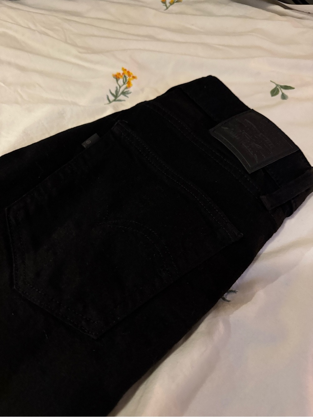 Levi’s 725 black high rise boot cut jean. Size: 29w/34l - Picture 10 of 10